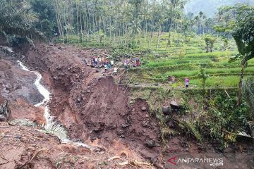 Banjir-longsor landa Probolinggo-Jatim, seorang warga meninggal