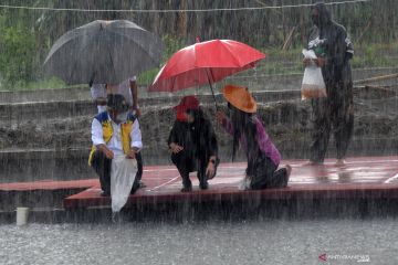 Puan dukung pemerintah bangun daerah terisolir