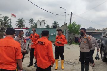BPBD Tangerang terjunkan perahu untuk bantu korban banjir