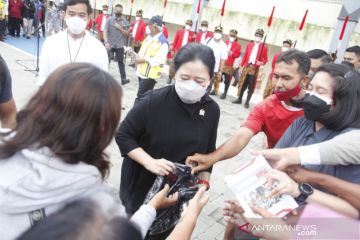 Puan bagi puluhan kaos saat kunjungi Pasar Legi Solo