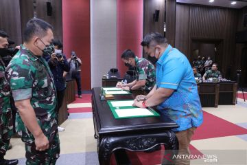 TNI AD kerja sama dengan Kimia Farma salurkan vaksin untuk masyarakat