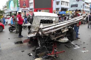 Kecelakaan Truk Tabrakan Warga Di Balikpapan