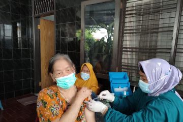 Puskesmas Utan Panjang datangi rumah lansia untuk vaksinasi "booster"