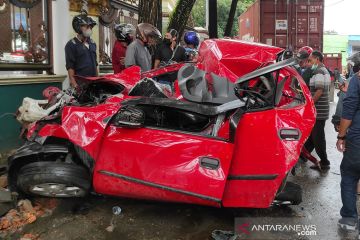 5 orang tewas dalam kecelakaan truk tronton di Balikpapan