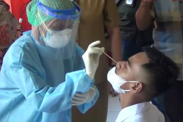 24 guru dan siswa di Ambon positif antigen 