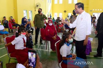 Presiden tinjau vaksinasi lansia dan anak-anak di Kabupaten Bintan