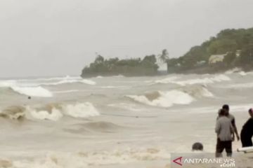 BMKG: Gelombang laut hingga empat meter landa wilayah selatan NTT