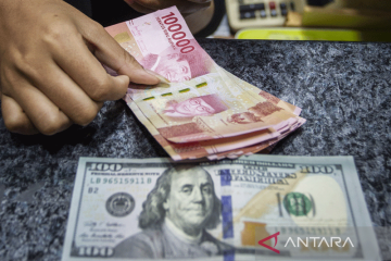 Rupiah melemah seiring kekhawatiran meningkatnya resesi di Eropa