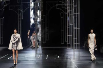 Fendi tampilkan sentuhan Roma modern untuk koleksi Couture SS22