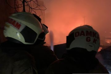 Dua warga dan dua petugas PPSU luka saat kebakaran di Sawah Besar