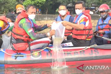 Wali Kota Jaksel tebar 15 ribu benih ikan Nila di Waduk Cavalio