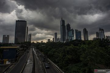 Hujan disertai petir diprediksi guyur Jakarta pada Rabu sore