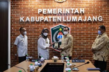 Pemkot Tangerang Selatan salurkan bantuan bagi warga sekitar Semeru