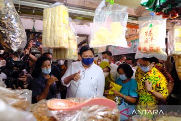 Menko Perekonomian pastikan bahan pangan pokok aman jelang Idul Fitri