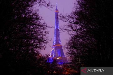 Rayakan Prancis Presidensi Dewan Uni Eropa, Menara Eiffel bermandikan cahaya biru