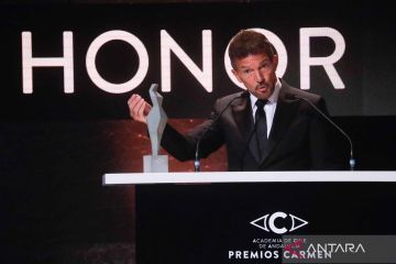 Aktor Spanyol Antonio Banderas mendapat penghargaan Carmen de Honor