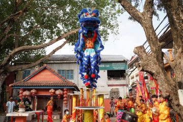 Penari barongsai Kamboja tetap beraksi di tengah pandemi