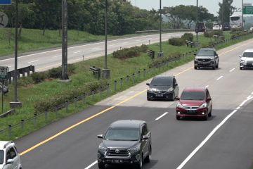 Arus lalu lintas di Tol Japek masih normal