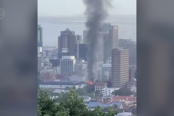 Gedung parlemen Afrika Selatan terbakar