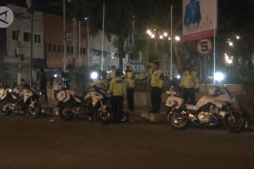 Polisi bubarkan warga rayakan tahun baru di Ambon