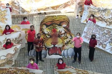 Seniman Malaysia lukis 2.022 macan rayakan Tahun Baru Imlek