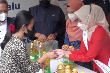 7.200 liter minyak goreng mulai disalurkan di Bandung