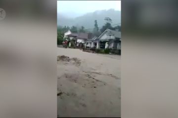 Banjir bercampur lahar Semeru kembali terjang permukiman