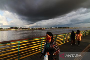 Awan hujan naungi sebagian Indonesia saat Imlek