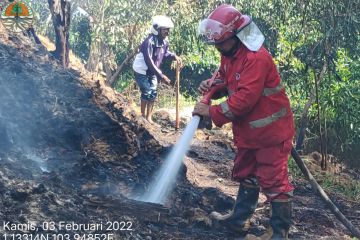 Area produksi tempurung arang di Sekupang  terbakar