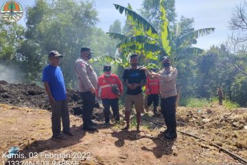 Area produksi tempurung arang di Sekupang  terbakar