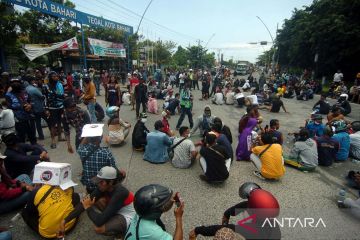 Nelayan blokir jalur pantura di Tegal