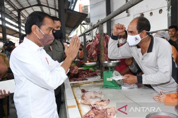 Presiden Jokowi bagikan bantuan modal di Pasar Kebun Lada Kota Binjai