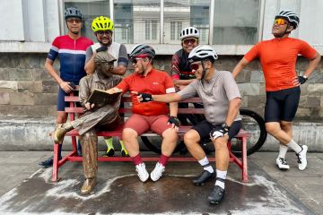 Gaya foto Saleh Husin & Pramono Anung naikkan imun dengan gowes