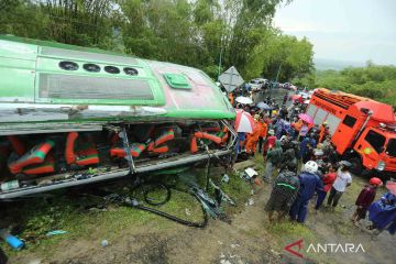 Kecelakaan bus pariwisata di Imogiri Bantul, 13 jiwa melayang