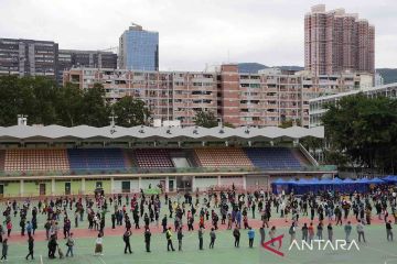 Antrean tes COVID-19 di Hong Kong mengular