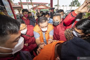 Pemindahan 10 Tersangka Kasus Suap Muara Enim Ke Rutan Pakjo