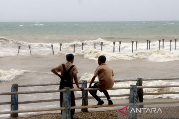 BMKG keluarkan peringatan dini gelombang laut 3,5 meter di NTT