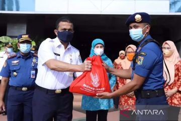 369 petugas PJLP Jaktim terima bantuan sembako dan vitamin