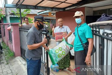 Kelurahan Cilangkap bantu sembako bagi warga terpapar COVID-19