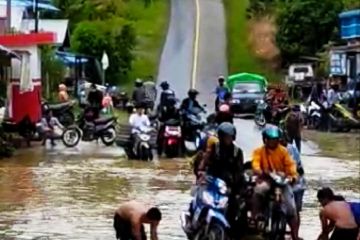 Banjir di Kapuas Hulu akibatkan lalu lintas ke Pontianak terganggu