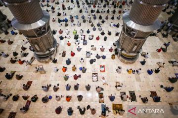 Masjid Istiqlal gelar Shalat Jumat dengan kapasitas maksimal 50 persen