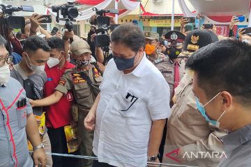 Menko Airlangga tinjau operasi pasar di Bandarlampung