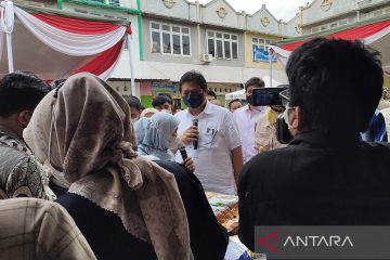 Menko Airlangga janjikan ketersediaan minyak goreng curah