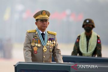 Junta Myanmar unjuk kekuatan militer, umumkan amnesti ratusan tawanan