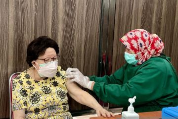 Ketua DPRD DKI gelar vaksinasi "booster"