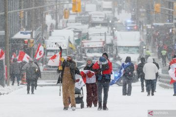 Aksi unjukrasa para pengemudi truk di Ottawa