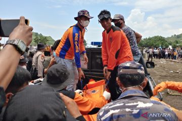 Korban terseret arus Pantai Payangan di Jember