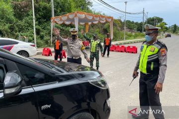 Polisi kendalikan pergerakan arus kendaraan sekitar Sirkuit Mandalika