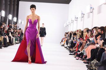 Pita dominasi peragaan busana Carolina Herrera di Pekan Mode New York