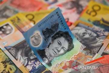 Aussie jatuh setelah RBA hentikan kenaikan suku bunga, dolar "rebound"
